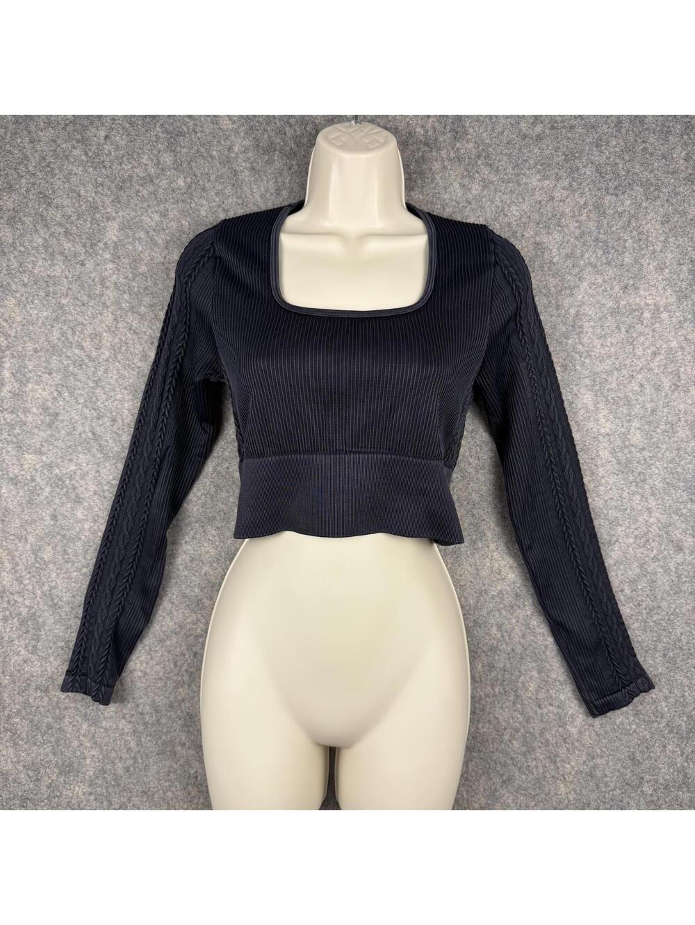 Aerie Cropped Long Sleeve Workout Top Cable Detail Black Size Medium Stretch 140